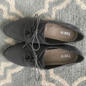 Bar III grey suede laced oxfords